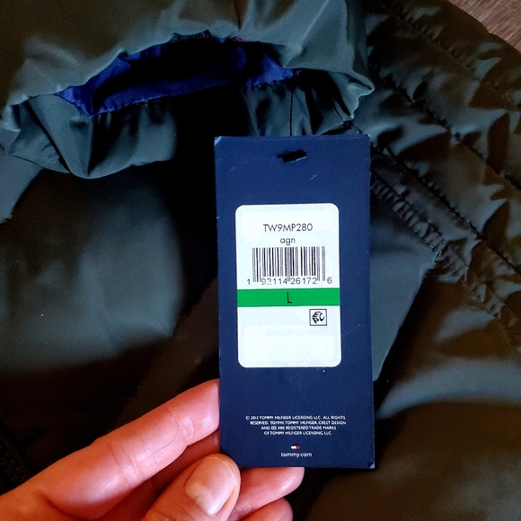 Tommy Hilfiger Chevron Puffer Jacket - Picture 2 of 9